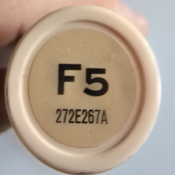 Makeup Revolution Fast Base Stick Foundation F5 New Sealed - Picture 4 of 4